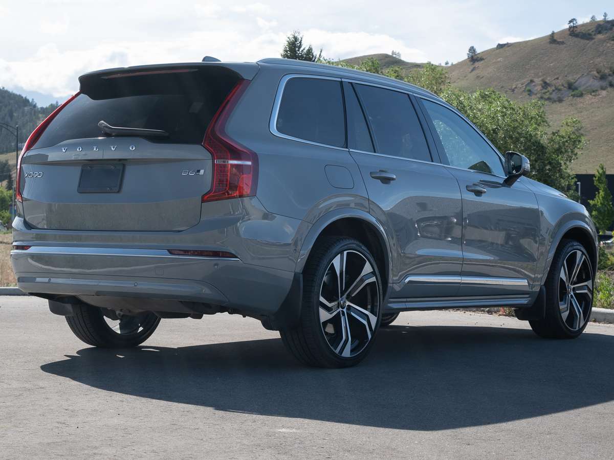 2025 Volvo XC90 B6 AWD ULTRA BRIGHT THEME alt 2