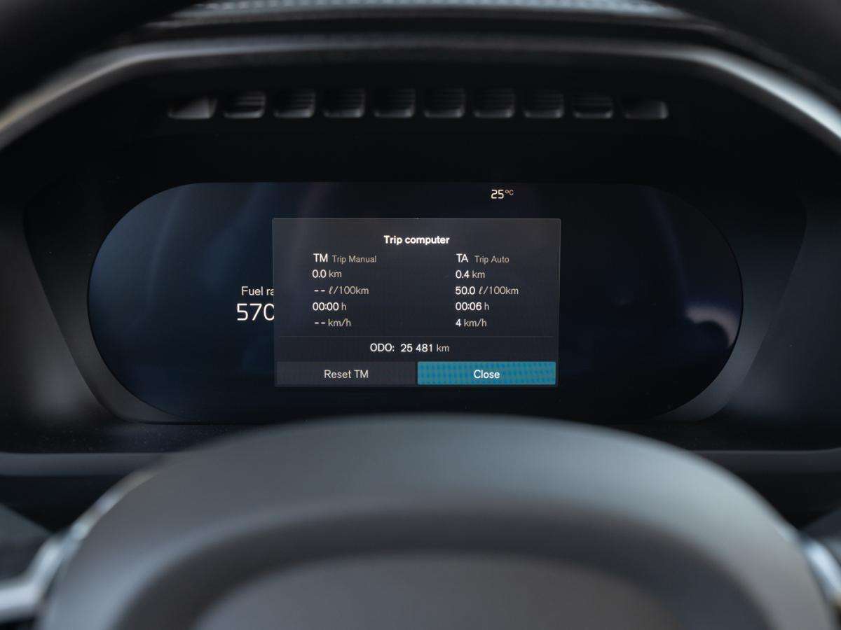 2025 Volvo XC90 B6 AWD ULTRA BRIGHT THEME thumb 10