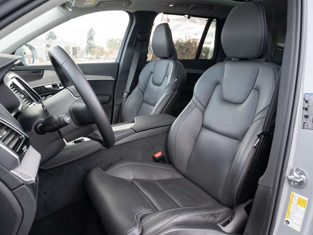 2025 Volvo XC90 B6 AWD ULTRA BRIGHT THEME alt 3