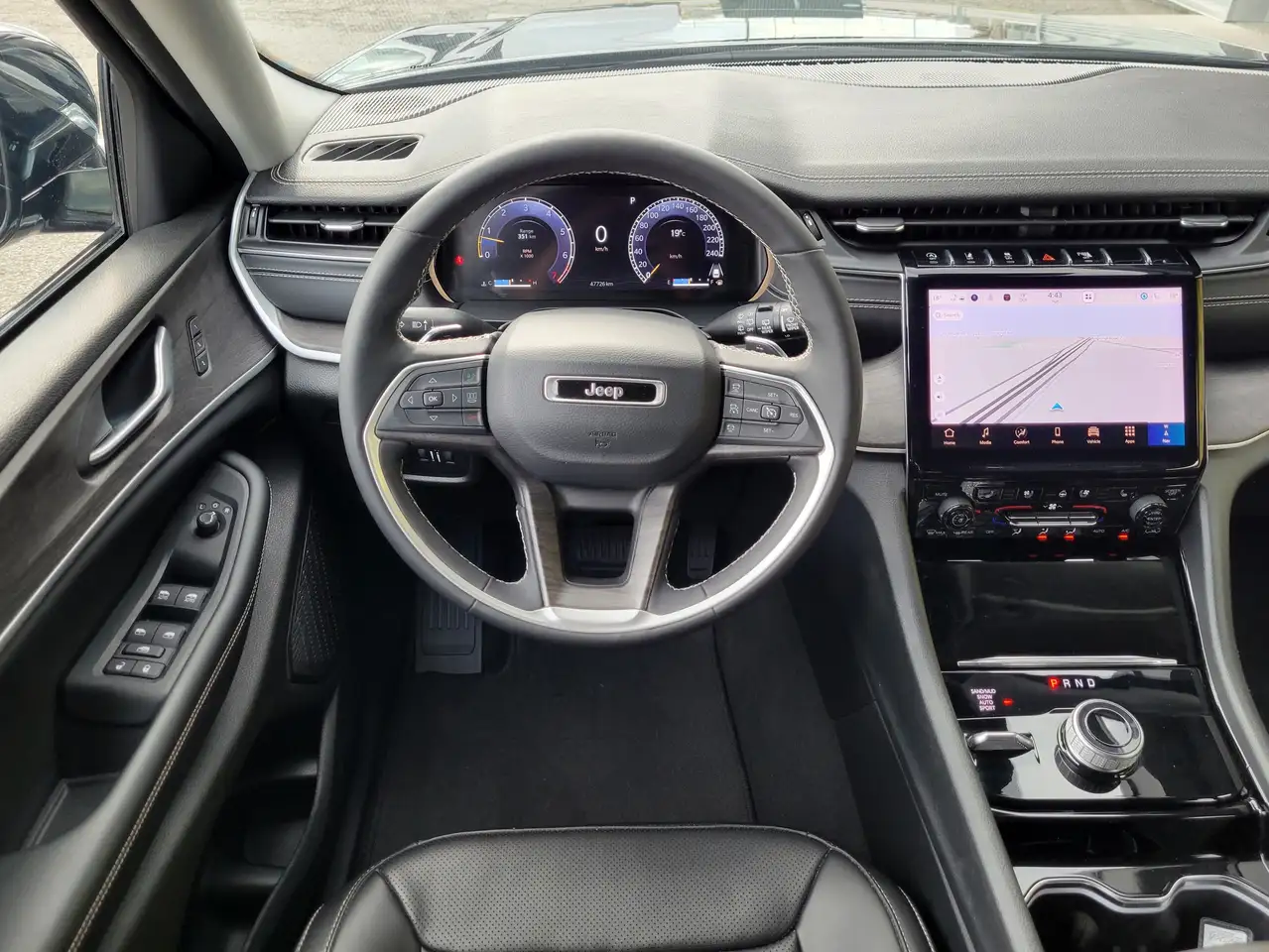 Jeep Grand Cherokee снимка Jeep Grand Cherokee