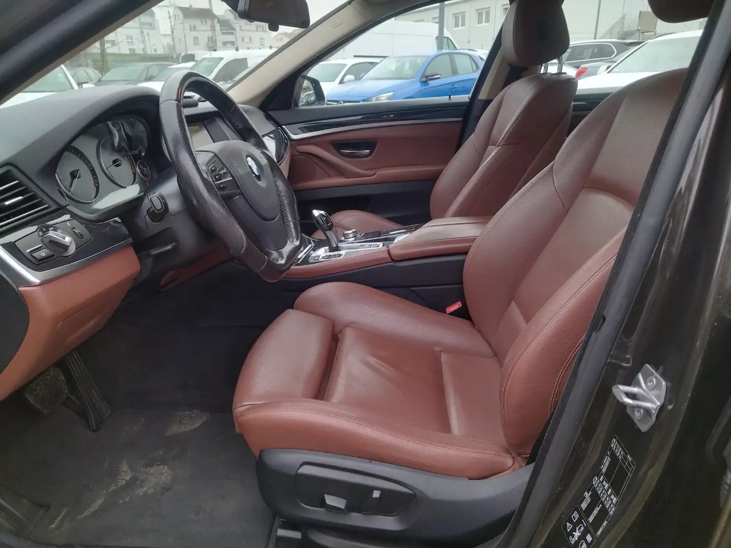 BMW 535 Touring 535 d xDrive+LEDER+NAVI+CAM+LED+SHZ+EU 6 Marrón - 2