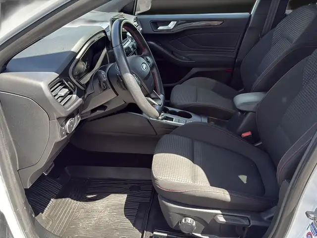 Ford Focus view 11