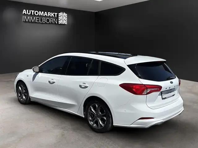 Ford Focus view 2
