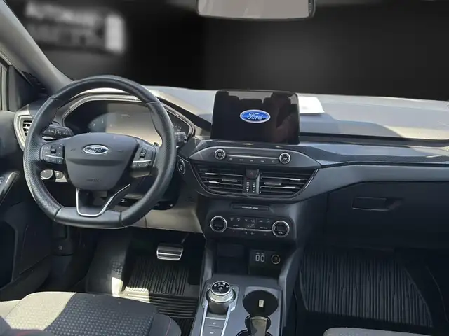 Ford Focus view 12