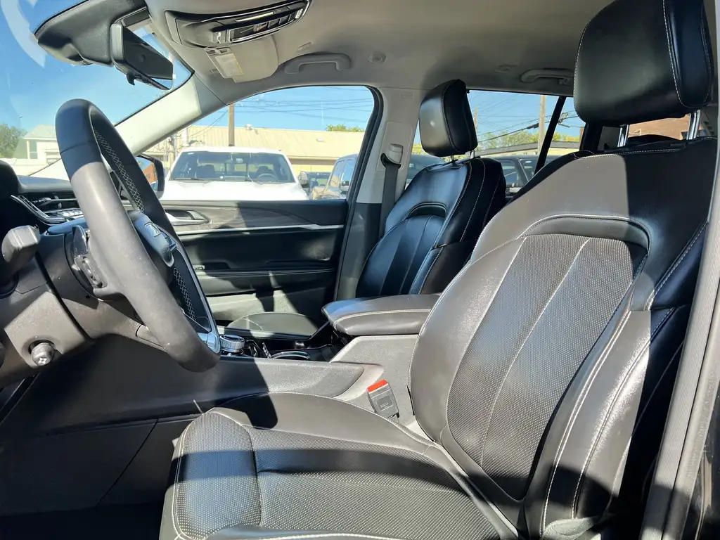2023 Jeep Grand Cherokee Limited | Heated Steering Wheel | Power Liftgate | — photo 8