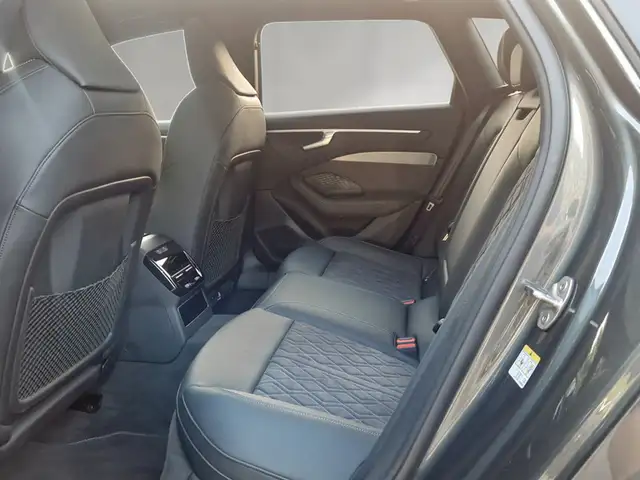 Audi A6 view 11