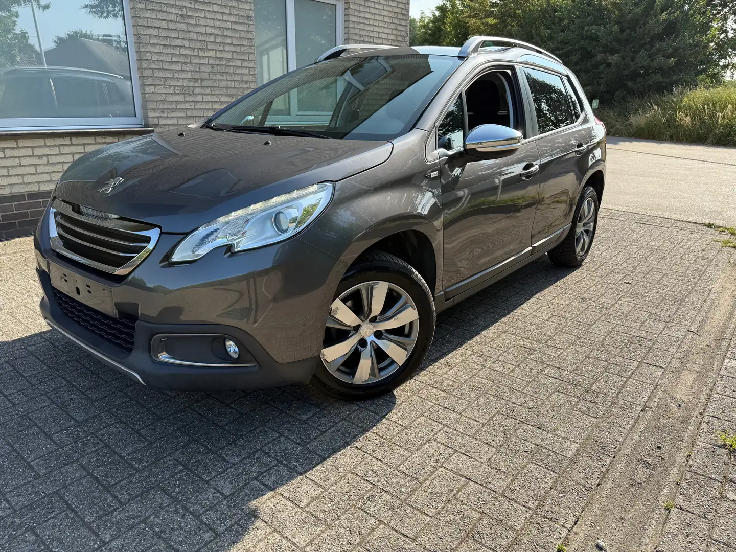 Peugeot 2008 2008 1.2 i Pure Tech Style Серый - 1