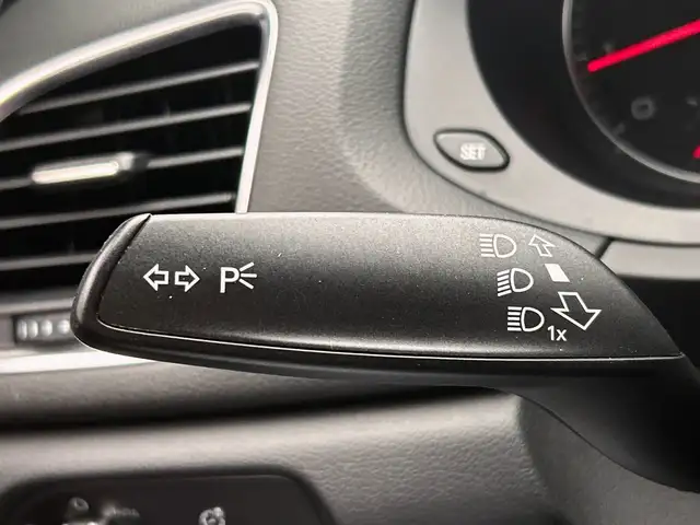 Audi Q3 view 25
