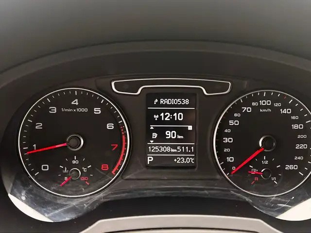 Audi Q3 view 12