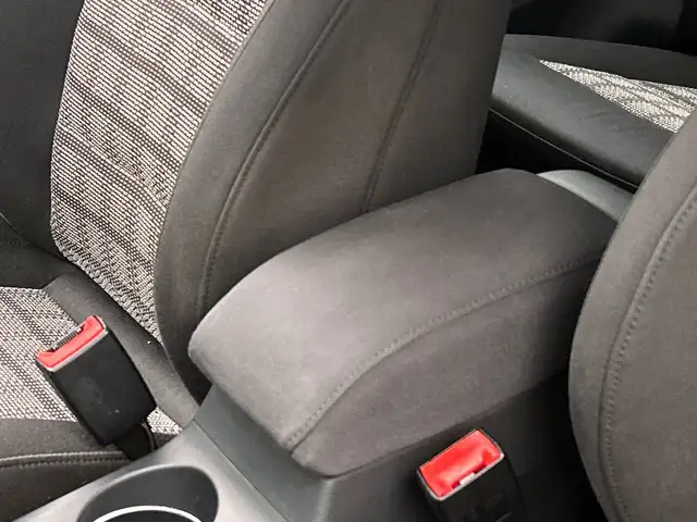Audi Q3 view 14