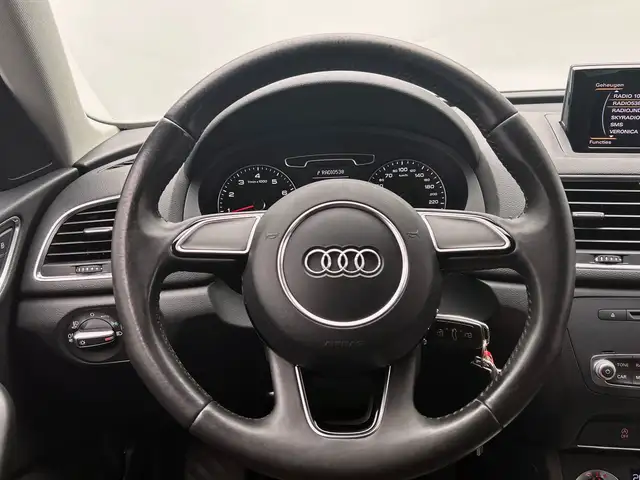 Audi Q3 view 27