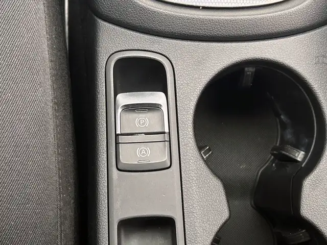 Audi Q3 view 18