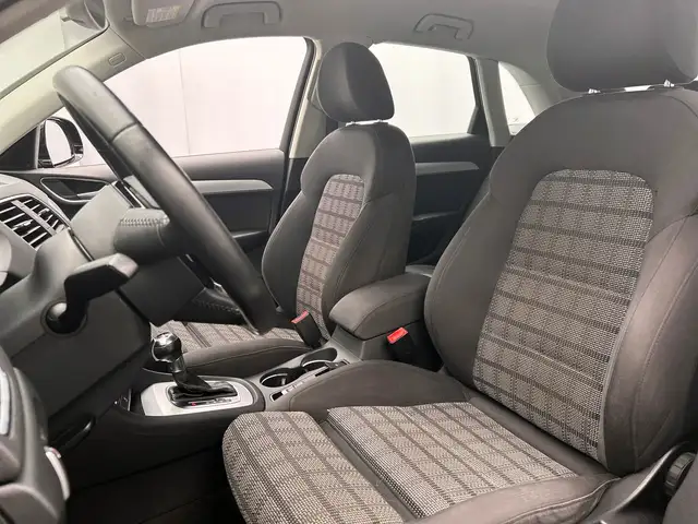 Audi Q3 view 20