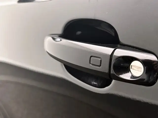 Audi Q3 view 13