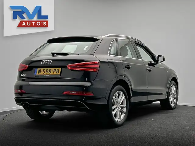Audi Q3 view 5