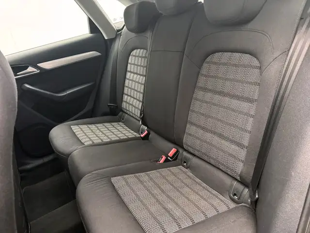 Audi Q3 view 16