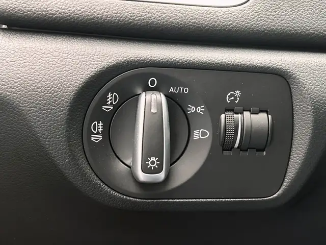 Audi Q3 view 21