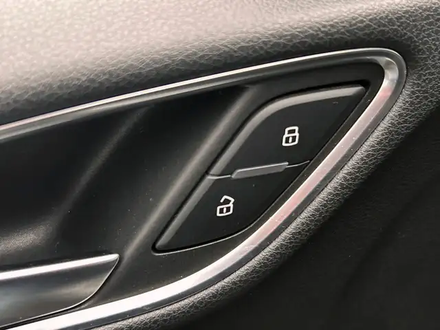 Audi Q3 view 26