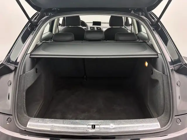 Audi Q3 view 30
