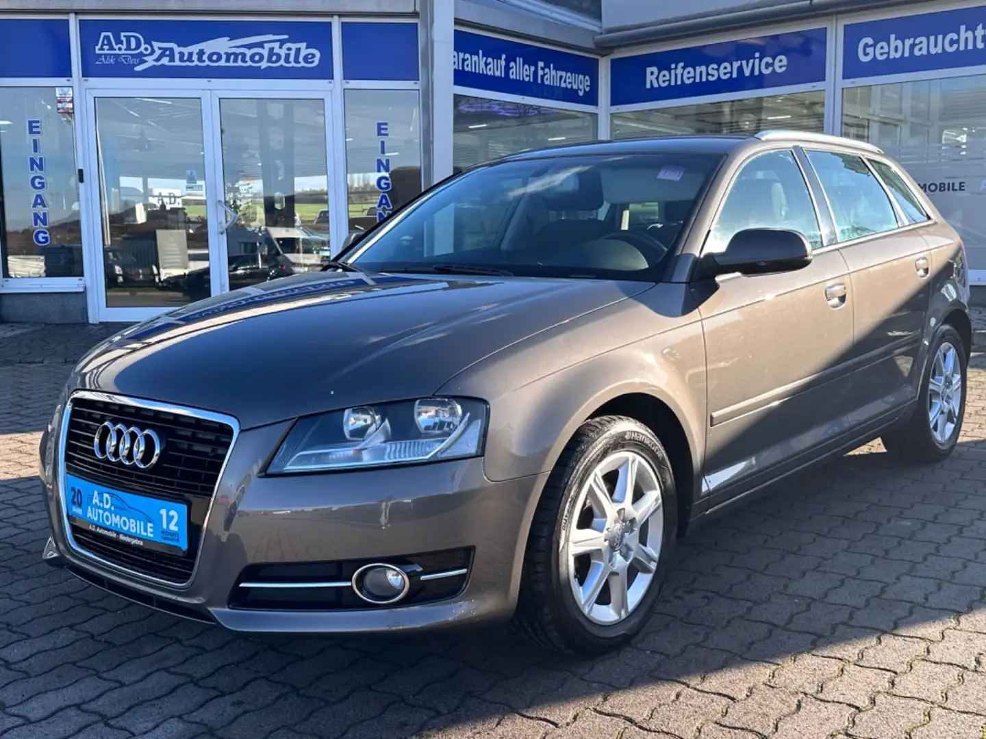 Audi A3 Sportback 1.6 TDI Ambiente/Sitzheizung Grau - 1