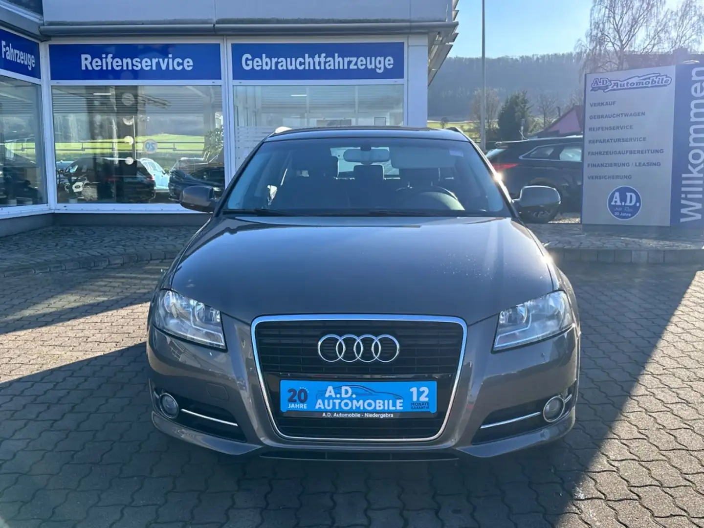 Audi A3 Sportback 1.6 TDI Ambiente/Sitzheizung Grau - 2