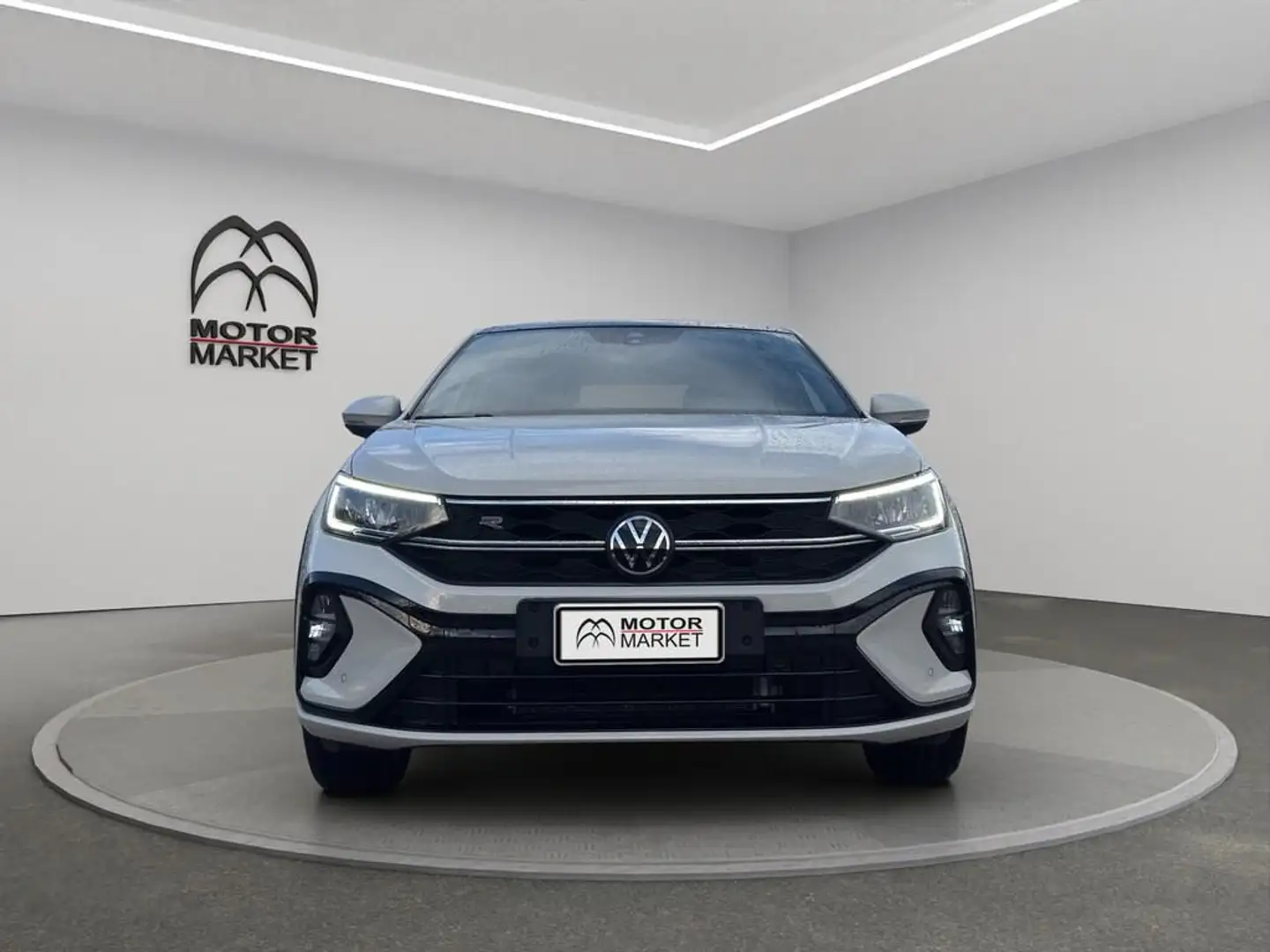 Volkswagen Taigo 1.0 tsi R-Line 110cv dsg Weiß - 2