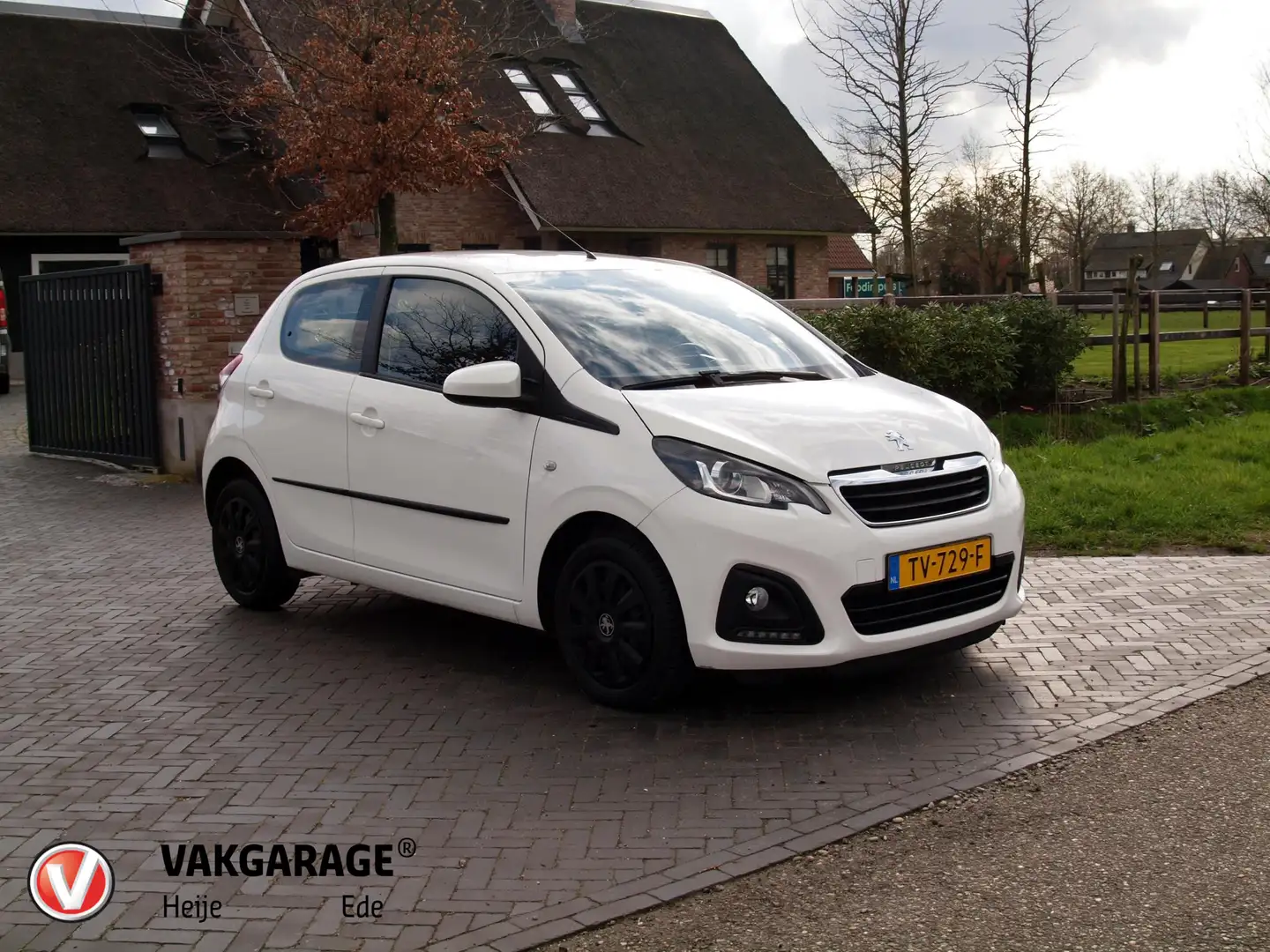 Peugeot 108 1.0 e-VTi Active | Bluetooth | Airco | Parkeersens Wit - 1