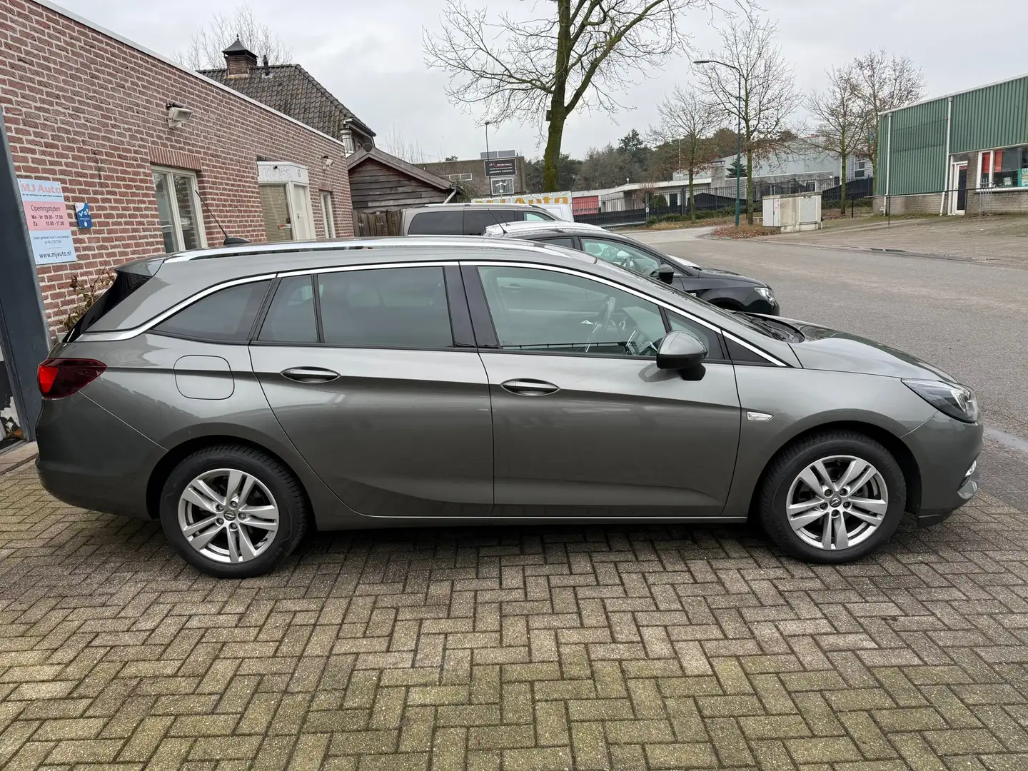 Opel Astra Sports Tourer 1.2 Edition 2020 navi*LED*PDC*stoel/ Šedá - 2