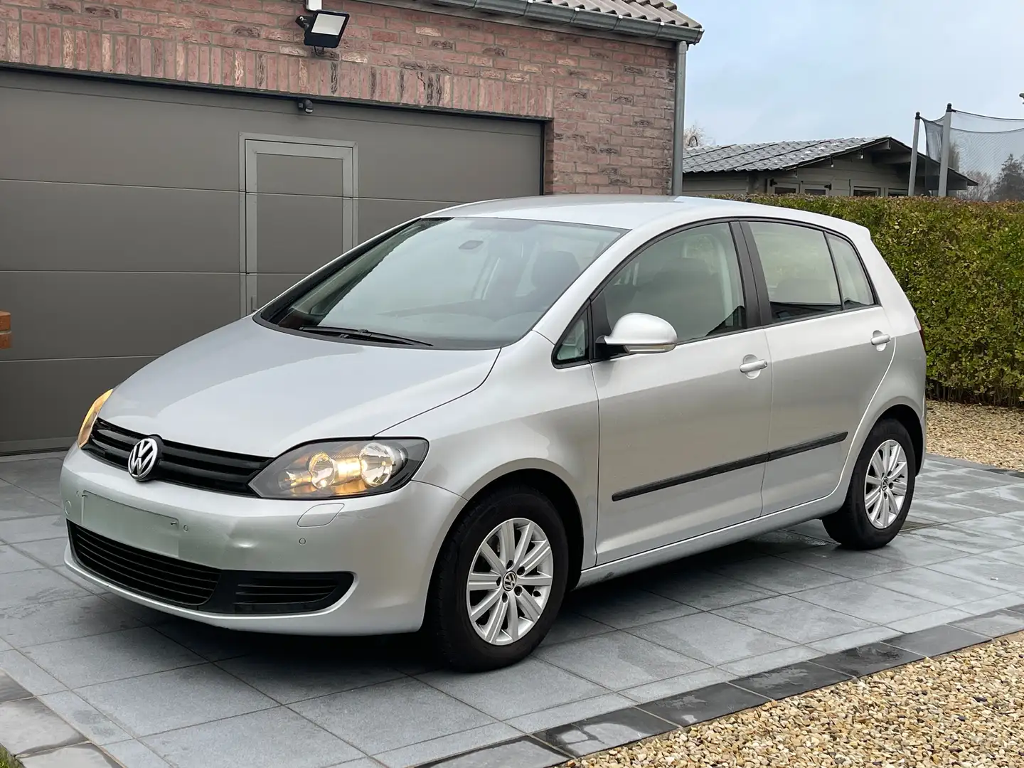 Volkswagen Golf Plus Golf Plus 1.6 CR TDi Highline BMT DPF Grijs - 1