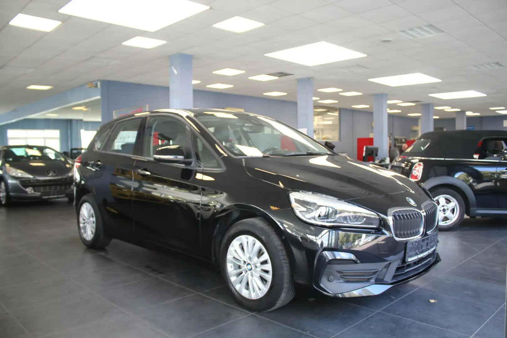 BMW 218 218d Active Tourer Aut. Advantage Schwarz - 1