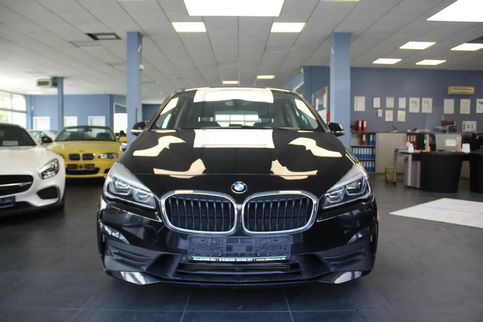 BMW 218 218d Active Tourer Aut. Advantage Schwarz - 2