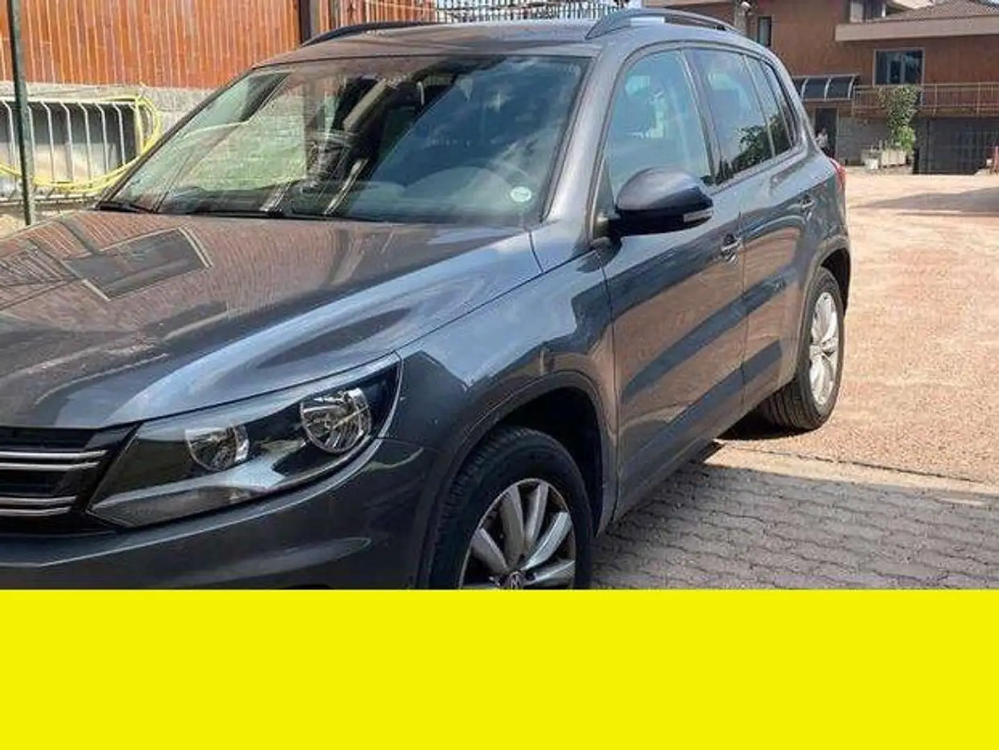 Volkswagen Tiguan - 1