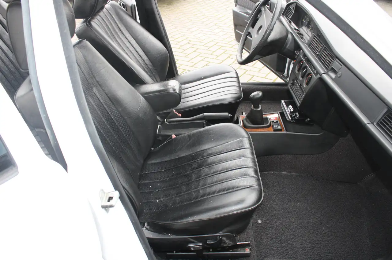 Mercedes-Benz 190D, foto 4