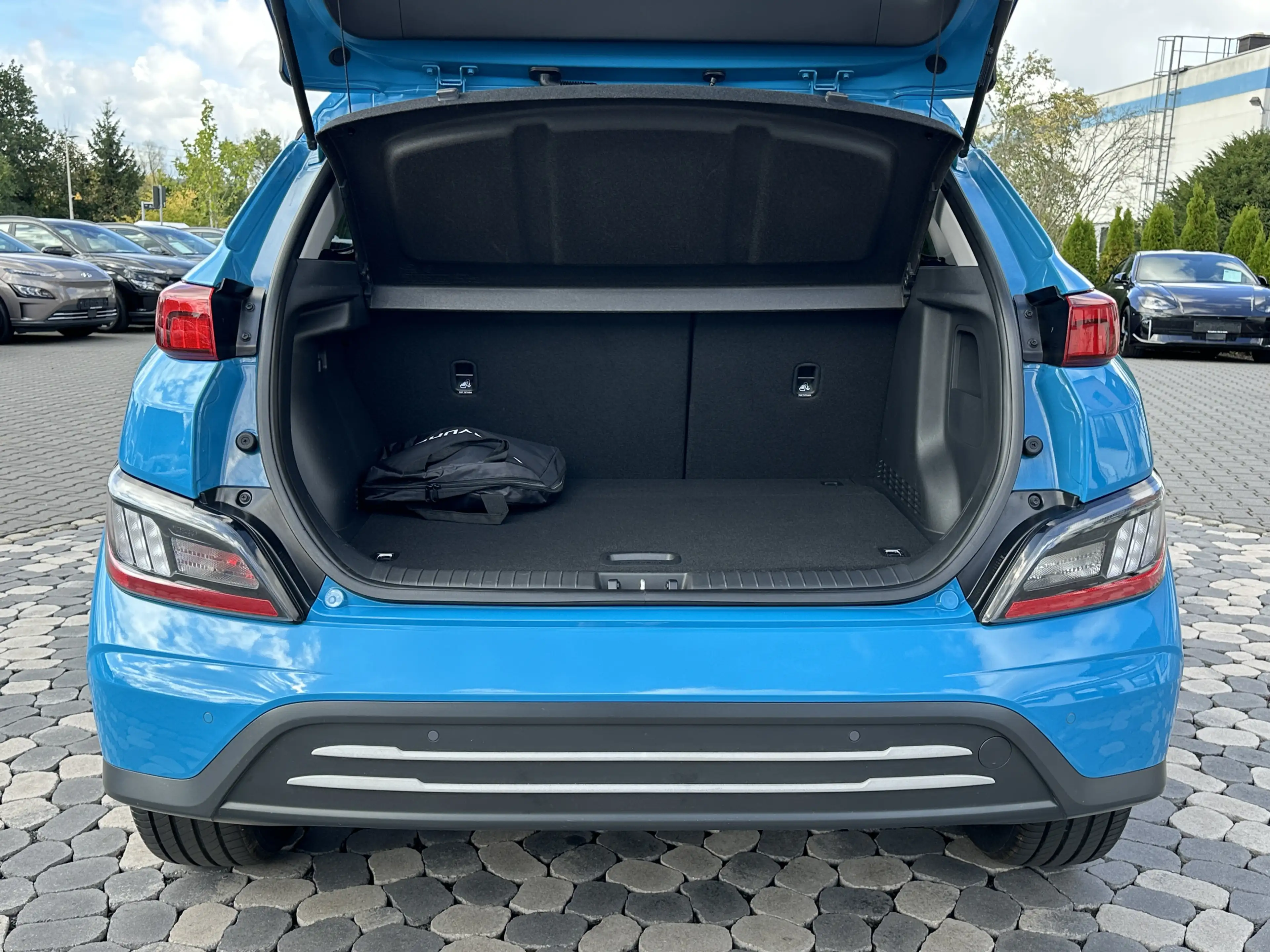Hyundai KONA Trend LED ACC SHZ LHZ WÄMPU CAM PDC — photo 17