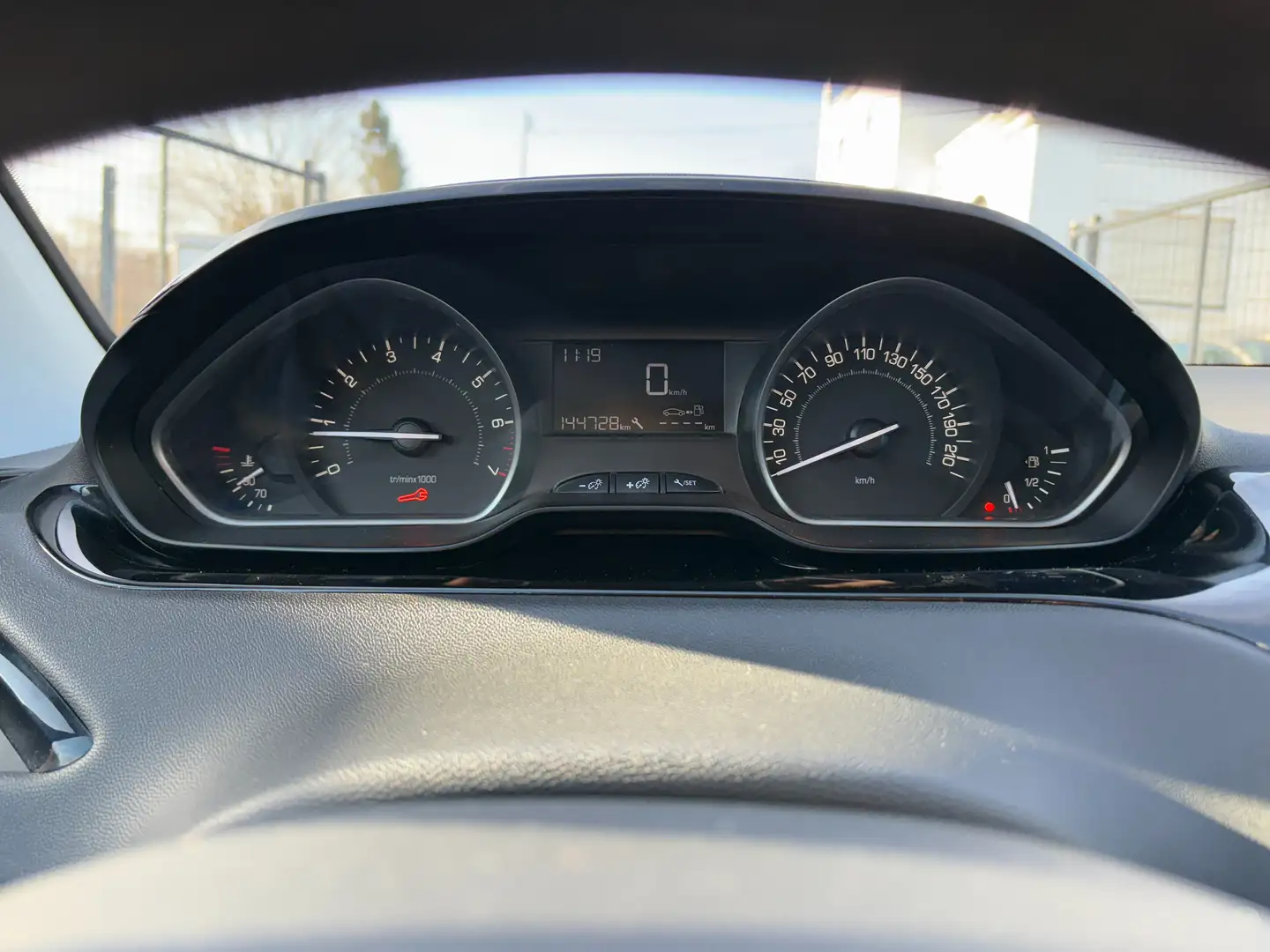 Peugeot 208 1.2i Access -EU6 - GARANTIE 1AN - Rouge - 2