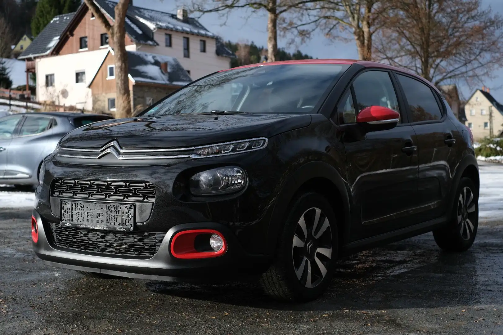 Citroen C3 PureTech 82 LIVE Schwarz - 1