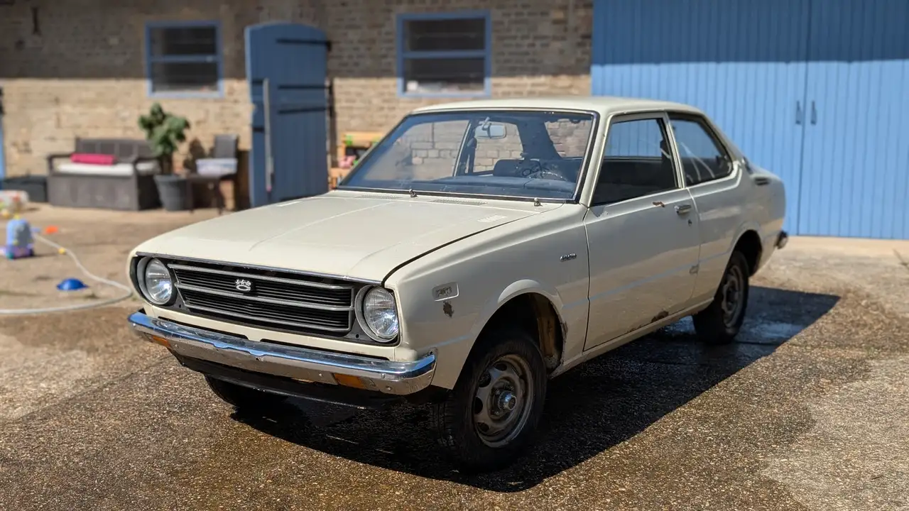 Toyota Corolla KE30 Limousine 2-Türer 1977 Oldtime, foto 2