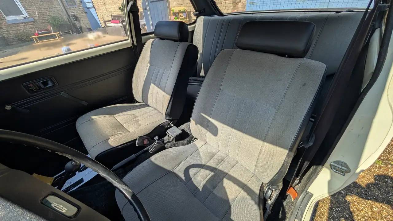 Toyota Corolla KE30 Limousine 2-Türer 1977 Oldtime, foto 10