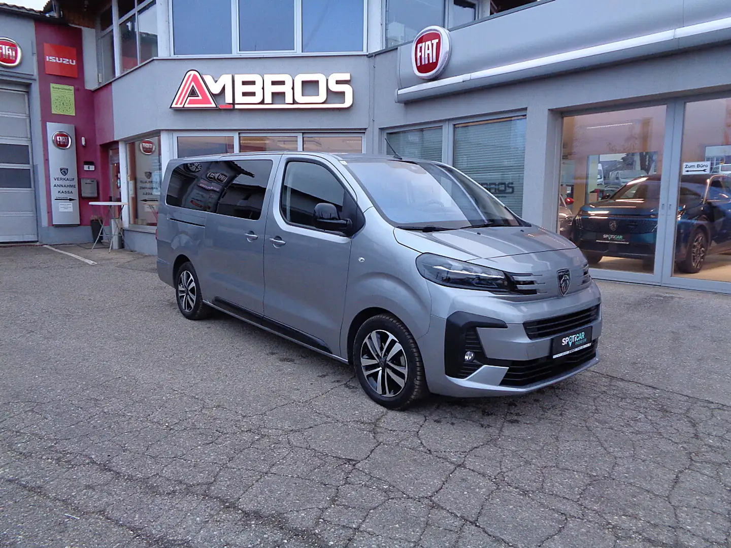 Peugeot Traveller Business BlueHDi 180 Lang EAT8 9-Sitzer Diesel Grau - 1