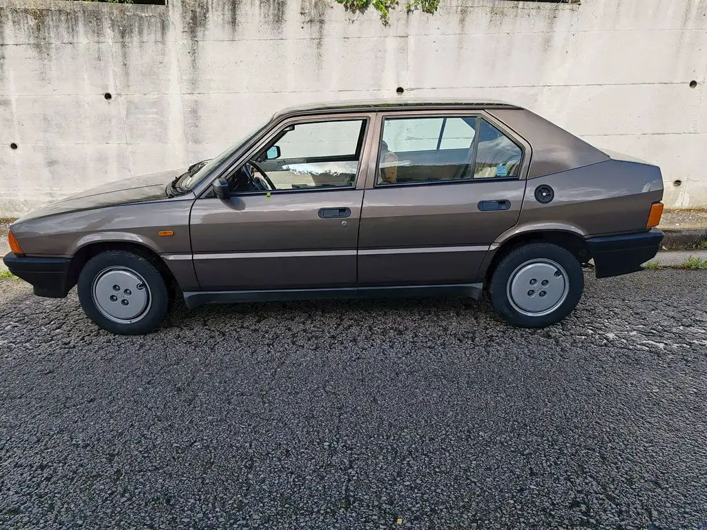 Alfa Romeo 33 1986 из Европы — купить под ключ