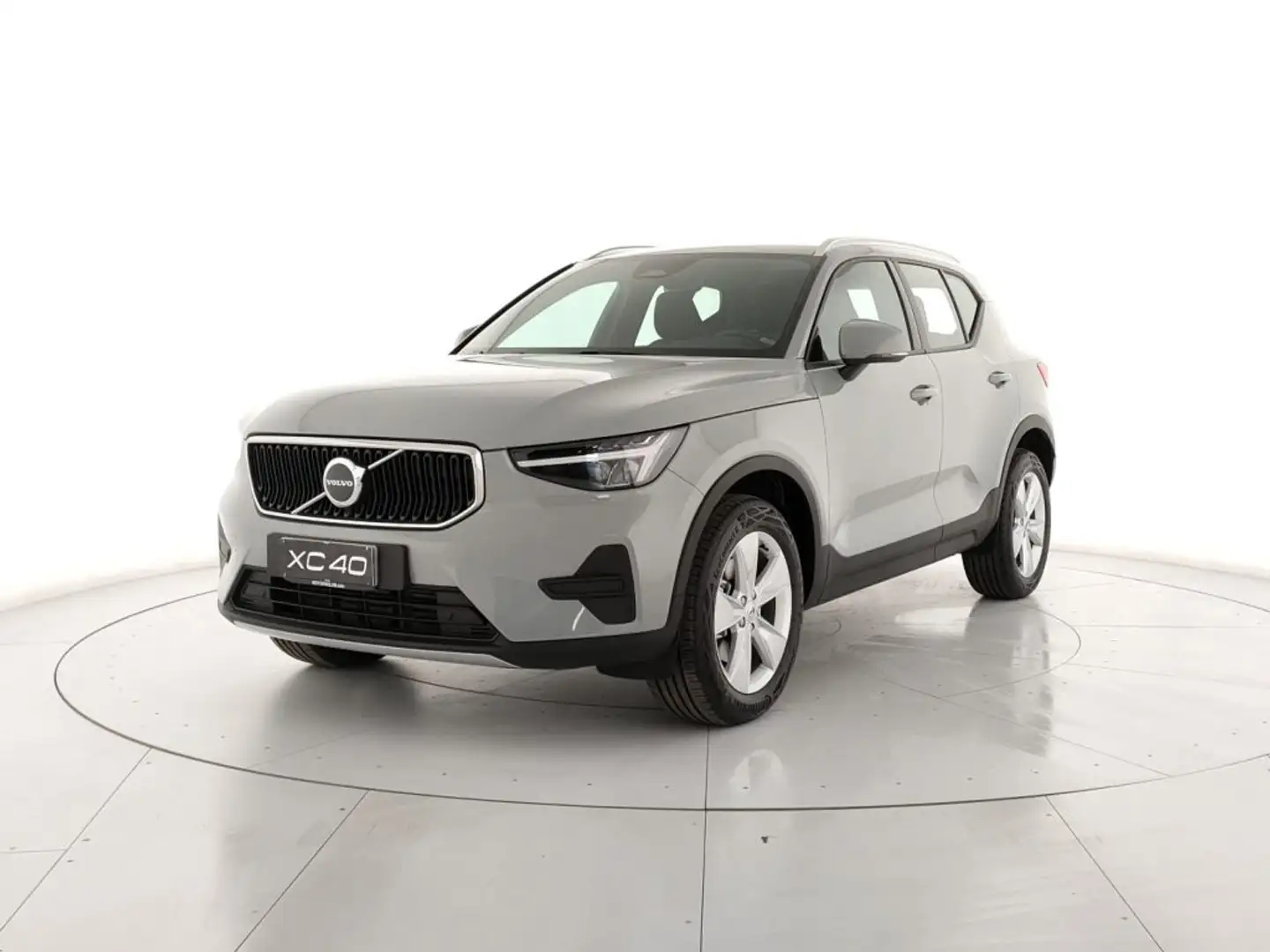 Volvo XC40 B3 automatico Core - Pronta Consegna Argento - 2
