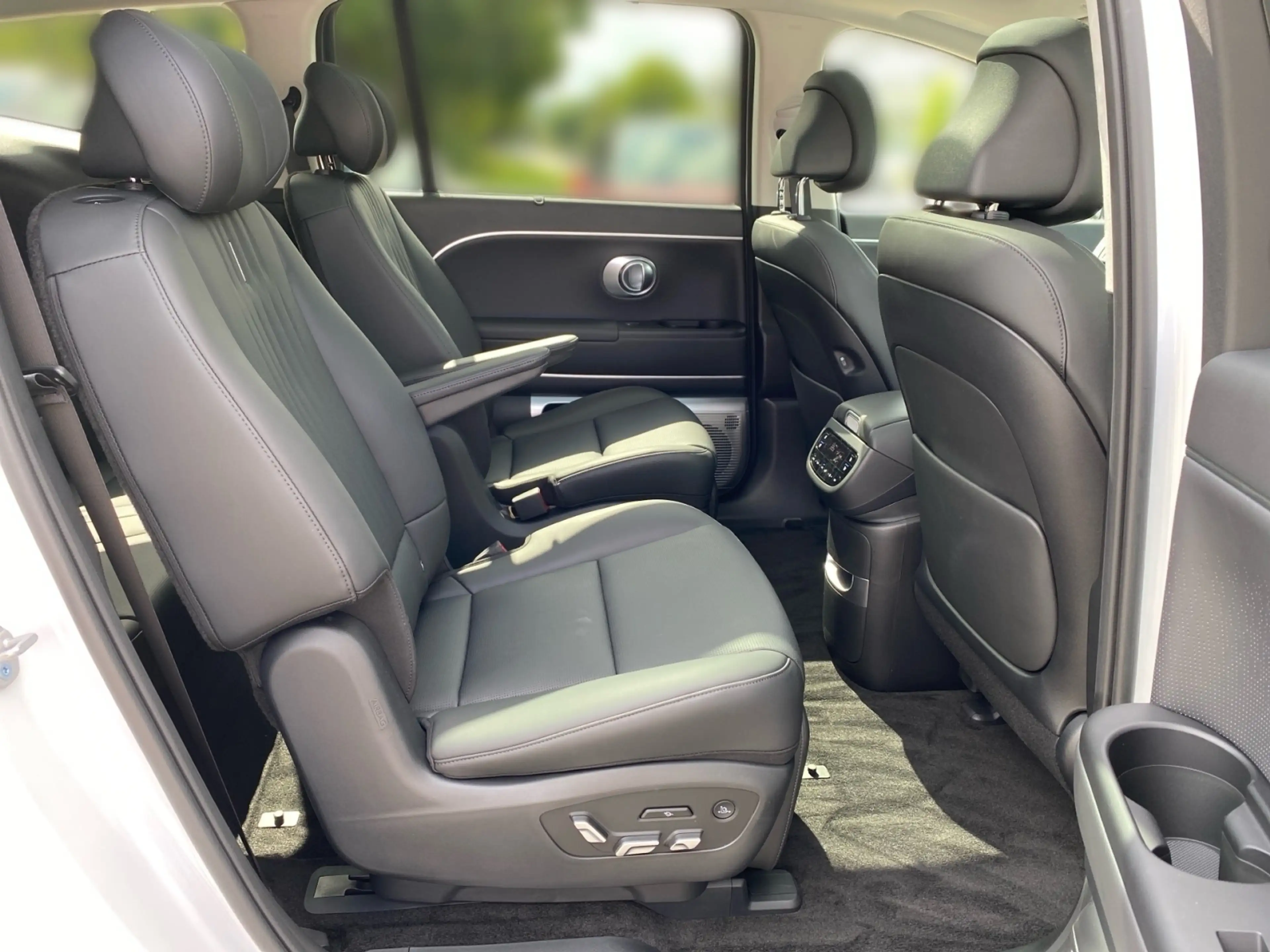 Hyundai IONIQ 9 IONIQ 9 110 Kwh UNIQ 4WD 6 Sitze Pano+Relax-Pak. — photo 11