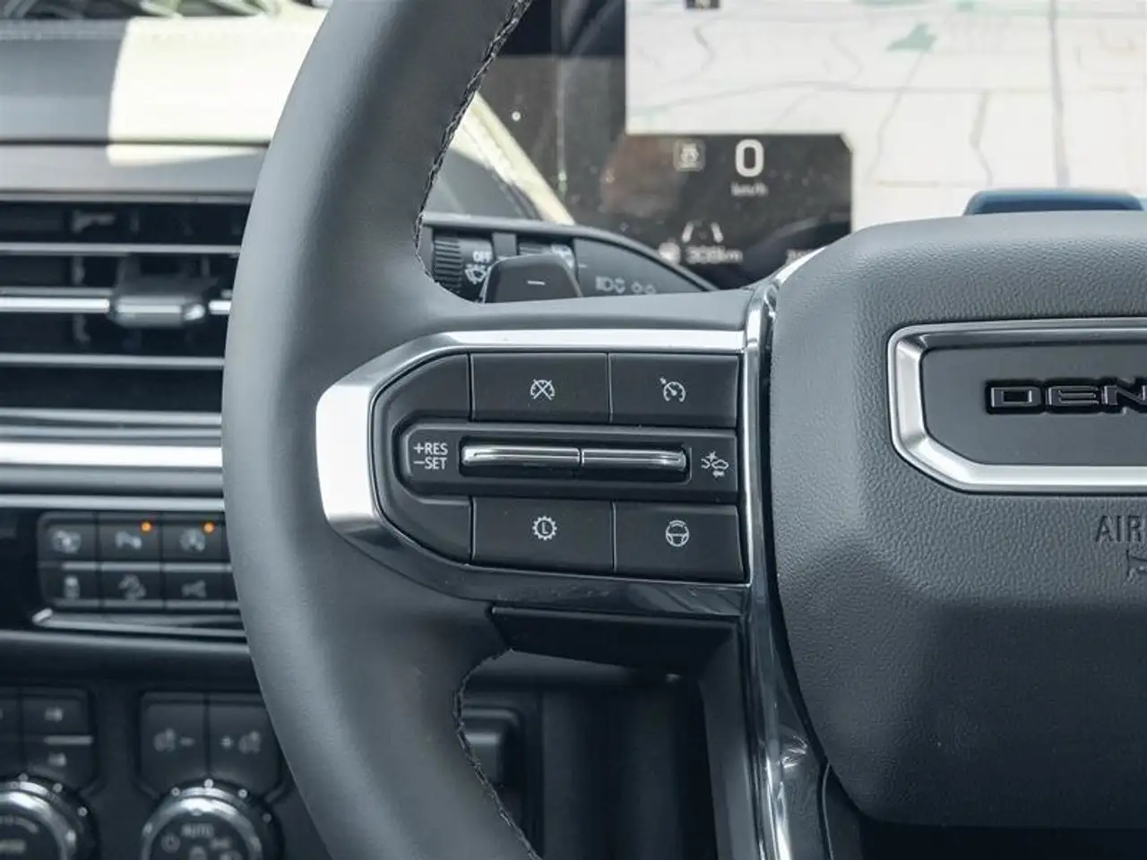 GMC Yukon снимка GMC Yukon