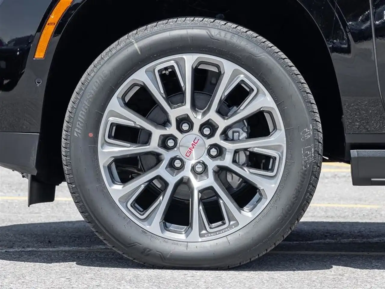 GMC Yukon снимка GMC Yukon