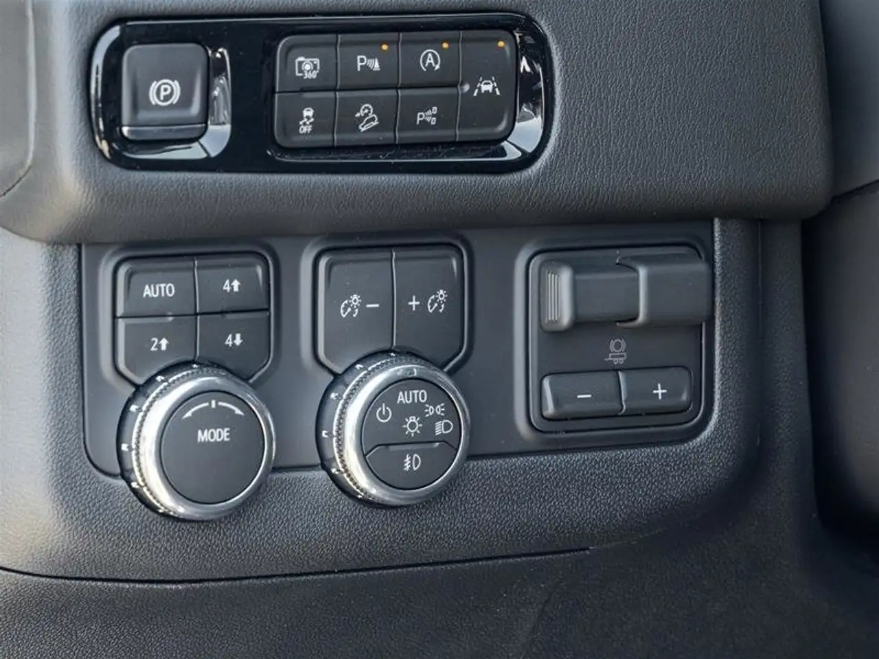 GMC Yukon снимка GMC Yukon