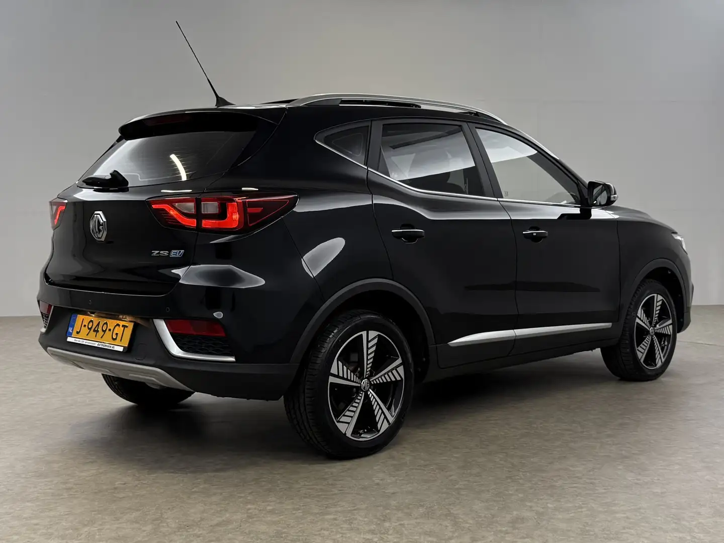 MG ZS EV Luxury 45 kWh Elektrisch Pano Camera Carplay LE Schwarz - 2