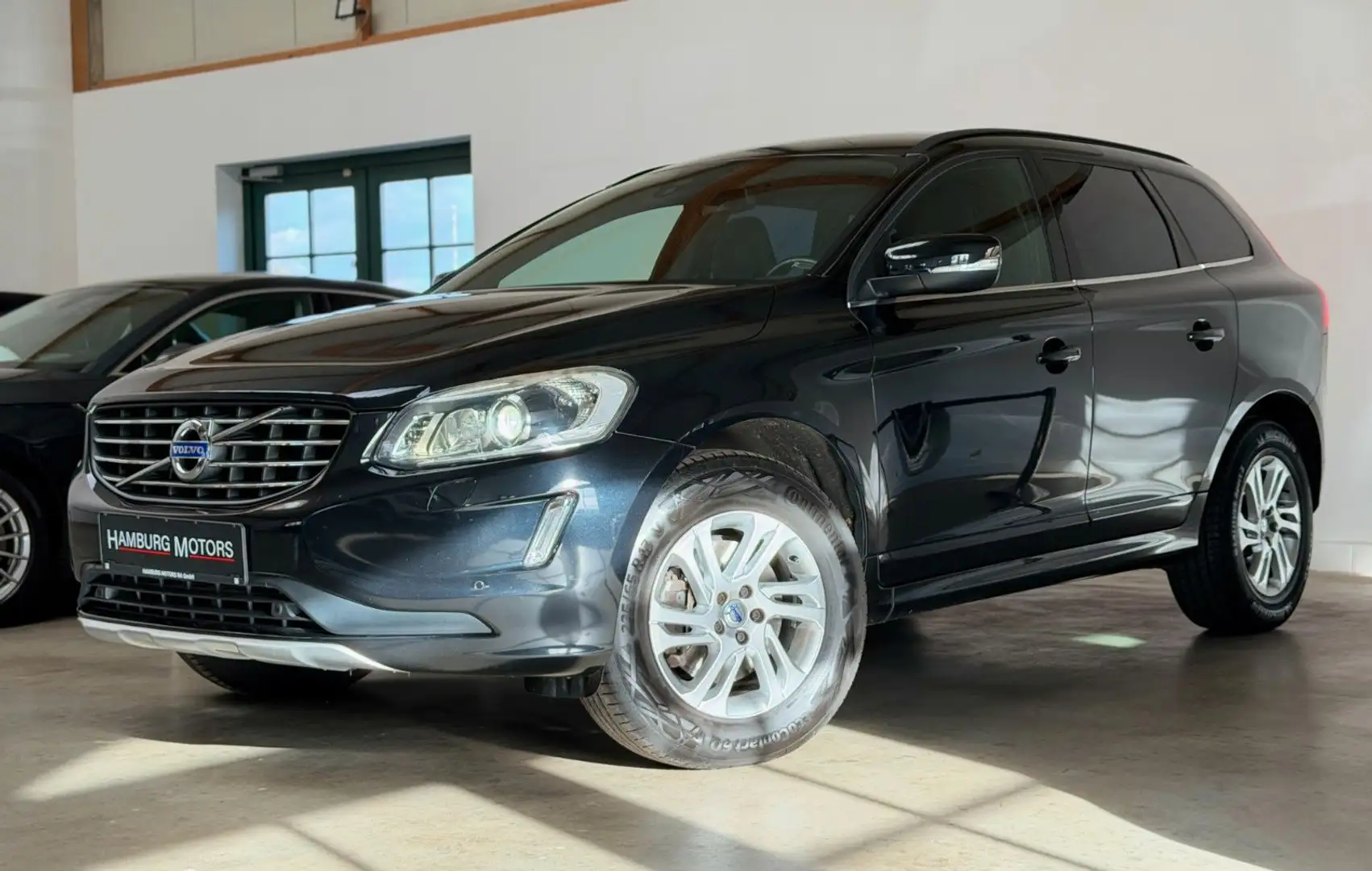 Volvo XC60 2.0 2WD Geartronic Momentum KAMERA/Navi/Xen Schwarz - 2