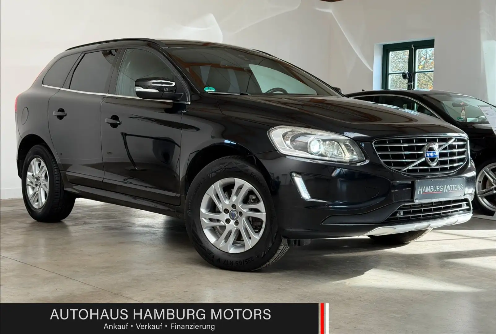 Volvo XC60 2.0 2WD Geartronic Momentum KAMERA/Navi/Xen Schwarz - 1