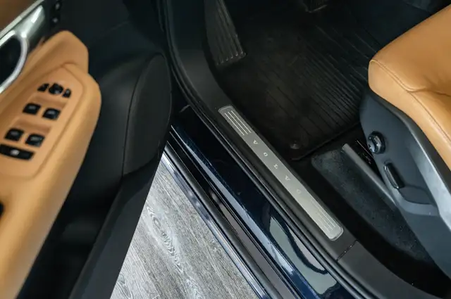 Volvo XC90 view 18