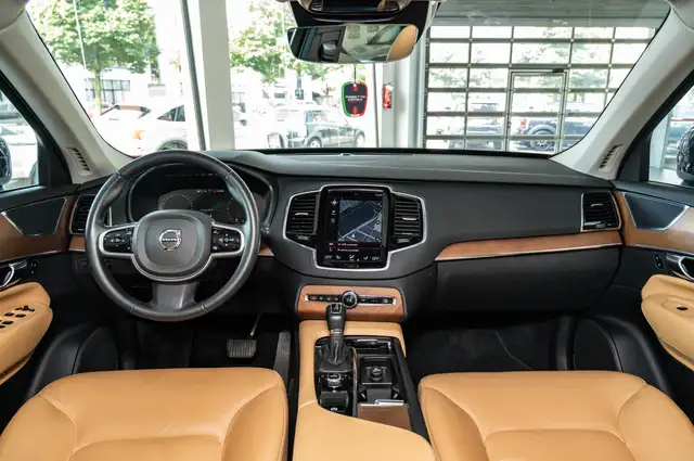 Volvo XC90 view 12